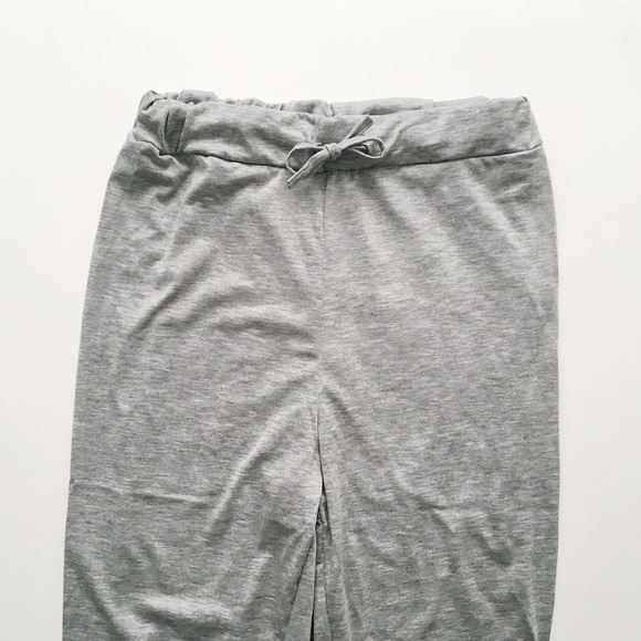 CLEARANCE ✨ Gray Cropped Hoodie and Joggers Set - Picture 5 of 5